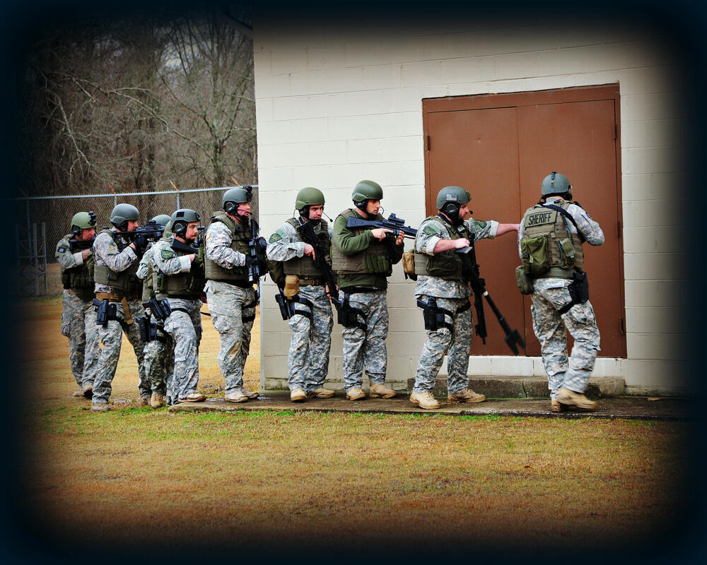 Joint Special Operations Group clearing building