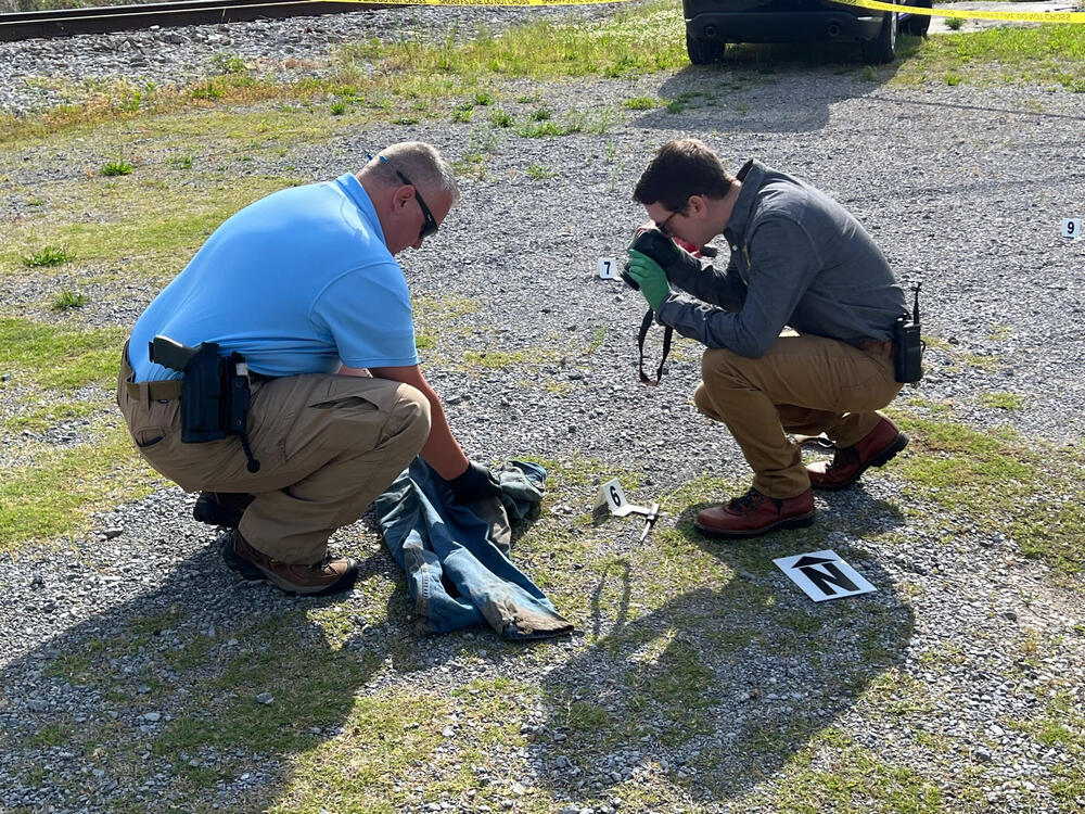 Investigation Unit photographing clues