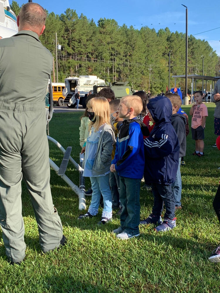 Children at Red Ribbon Week 2020