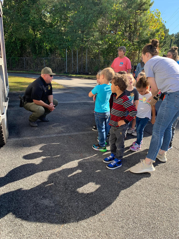 Sheriff talking to children